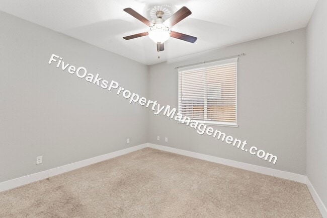 Building Photo - 571 Willow Ridge Ct