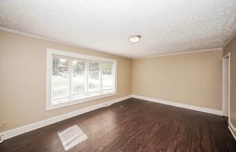 Building Photo - 1490 Shore Dr