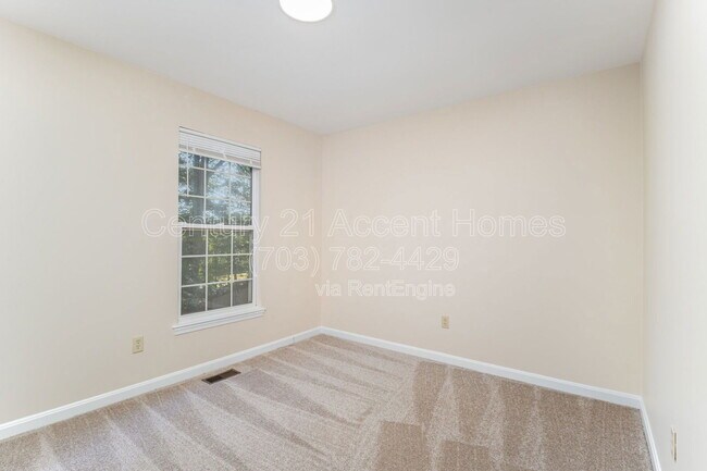 Building Photo - 16 Twin Lake Ct