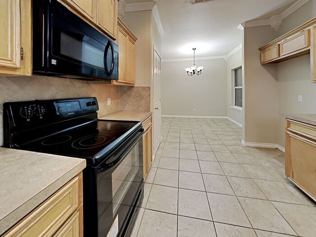 Building Photo - No Application Fees* $1000 off 1st months ...