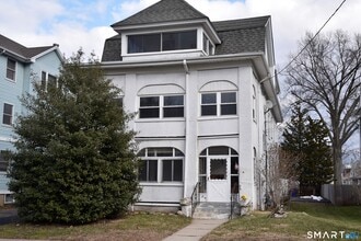 Building Photo - 214 N Quaker Ln