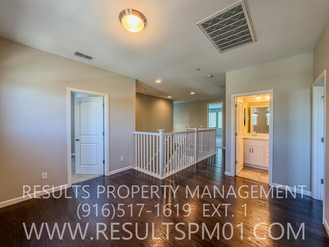 Building Photo - 1041 Bridlewood Dr