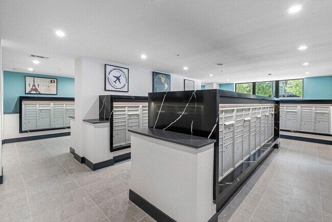 Building Photo - 425 Centerpointe Cir