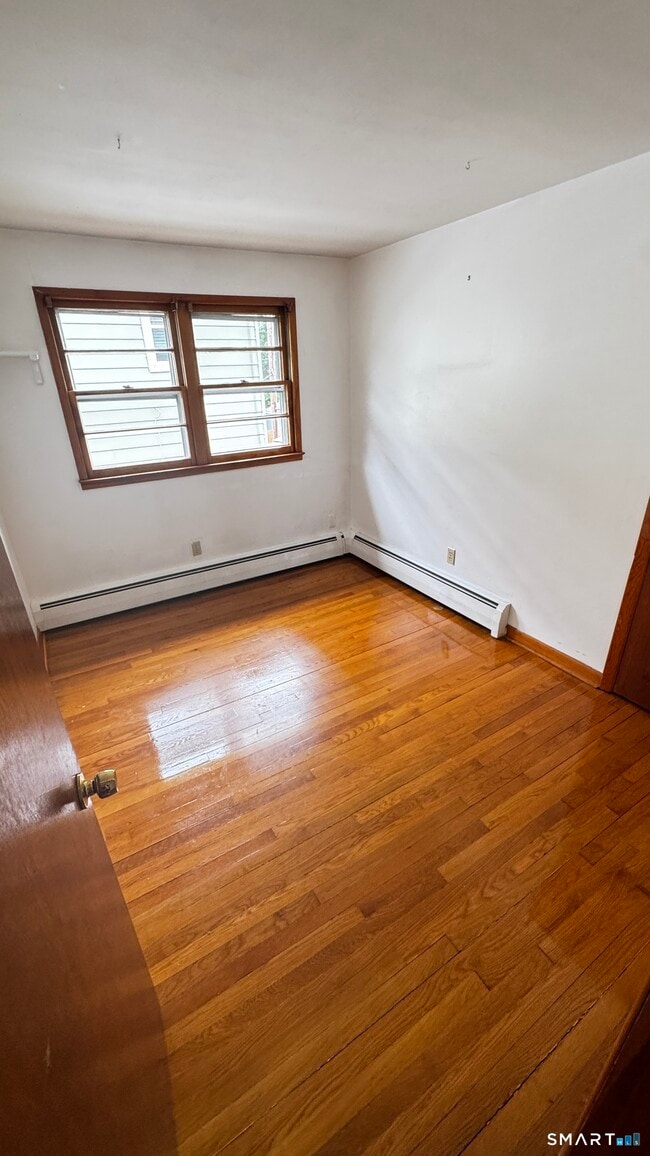 Building Photo - 156 Putnam Ave