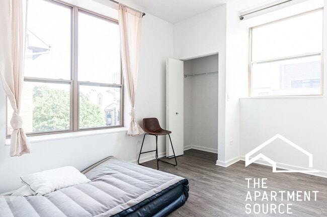 Building Photo - MASSIVE Loft-style condo-quality 2 Bed/2 ba IN UNIT LAUNDRY in Wrigley!