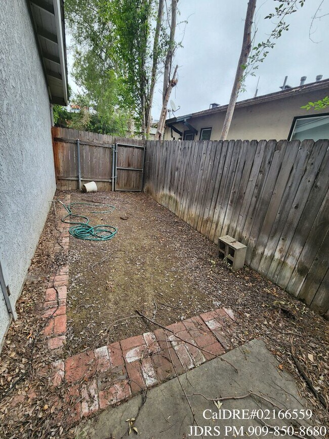 Building Photo - Arcadia 3 Bedroom Townhouse