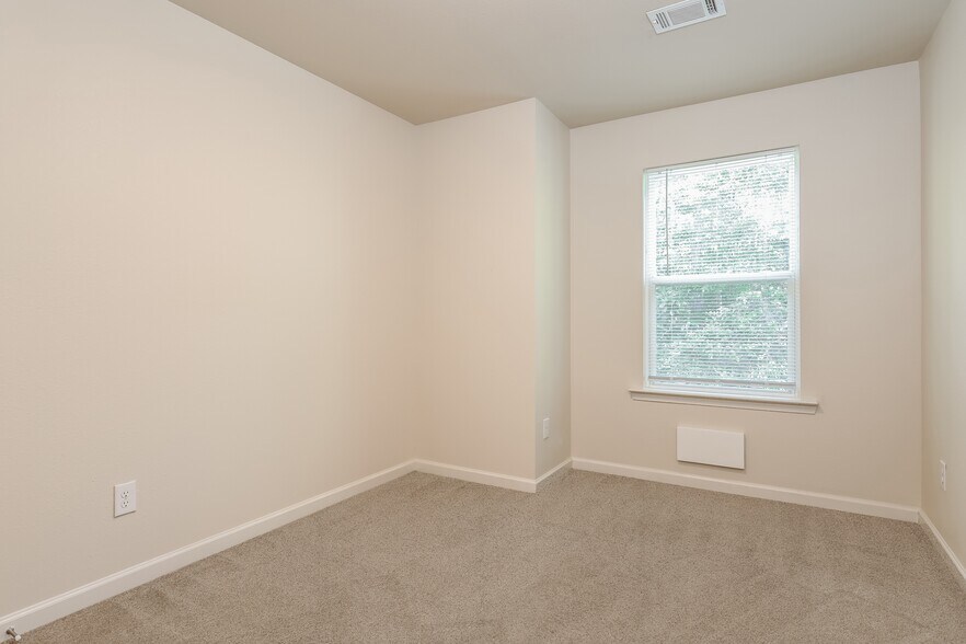 Building Photo - 201 Highwood Ln