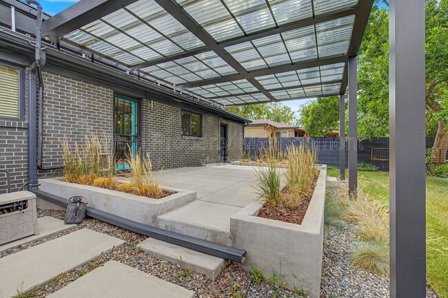 Building Photo - 5565 E Bails Dr