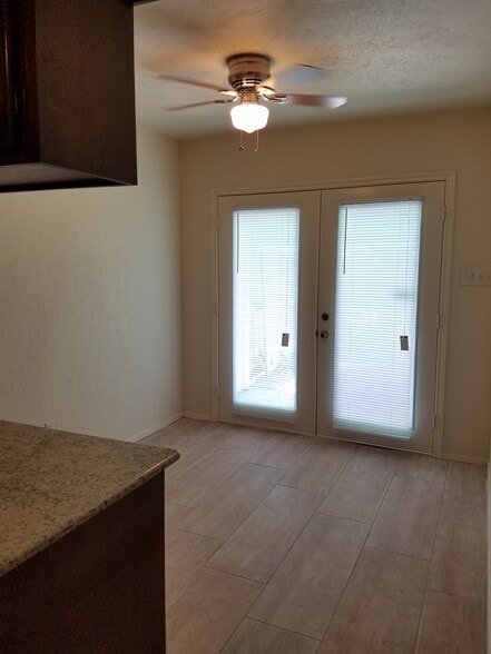 Building Photo - 320 Towne House Ln