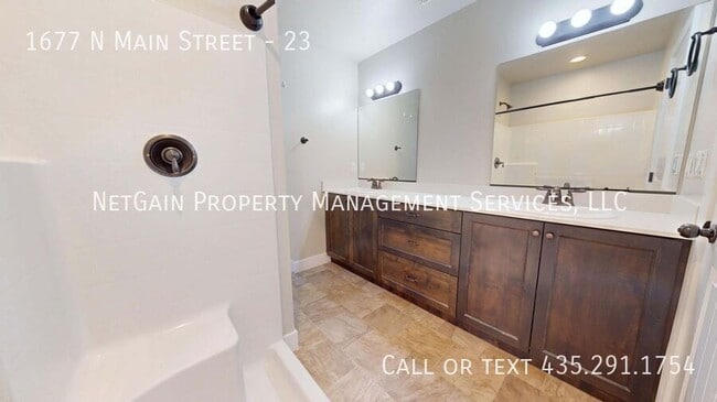 Building Photo - 1677 N Main St