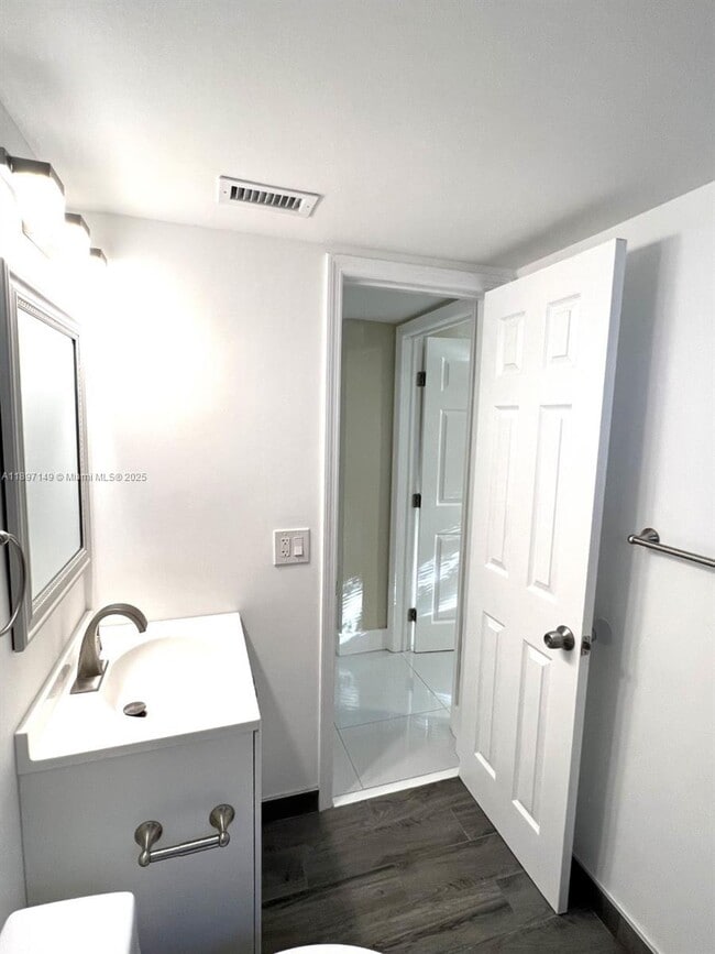 Building Photo - 3100 S Le Jeune Rd