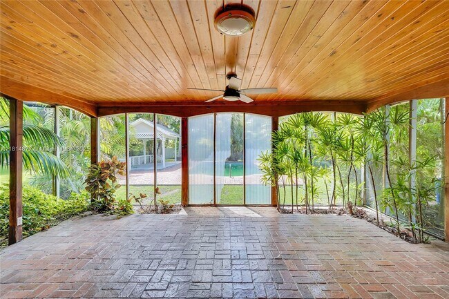 Building Photo - 12101 SW 68th Ct