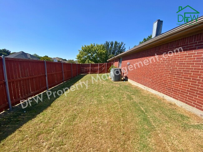 Building Photo - 2502 Chapel Hill Dr