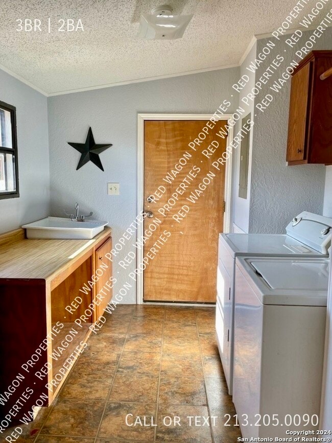 Building Photo - 454 Overland Trail