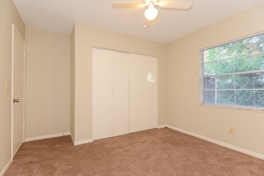 Building Photo - 16536 Lake Dr