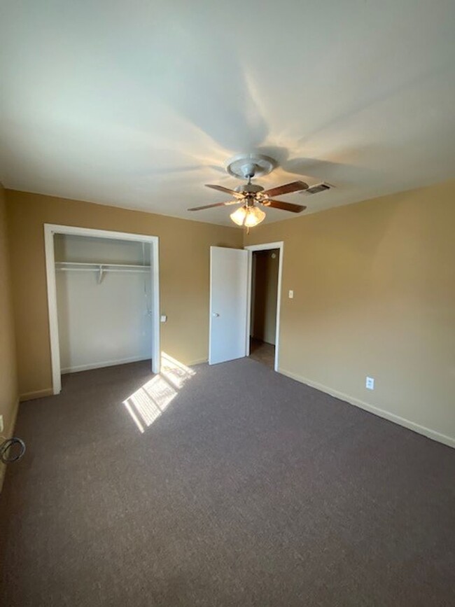 Building Photo - Cozy 3-bedroom, 1.5 bath for lease in west...