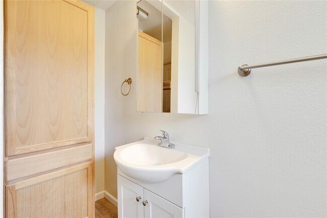 Building Photo - 1402 Citation Cir