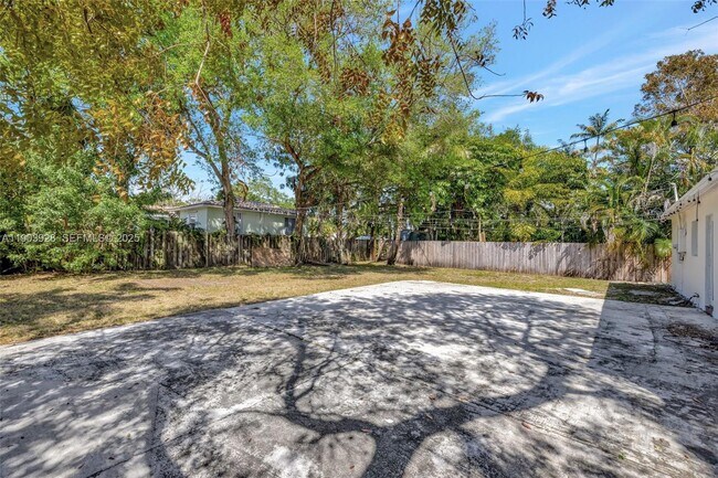 Building Photo - 843 SW 20th St