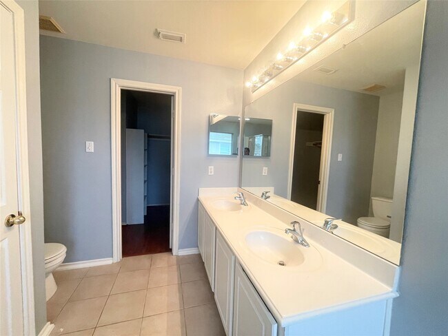 Building Photo - 16854 Carrollton Creek Ln