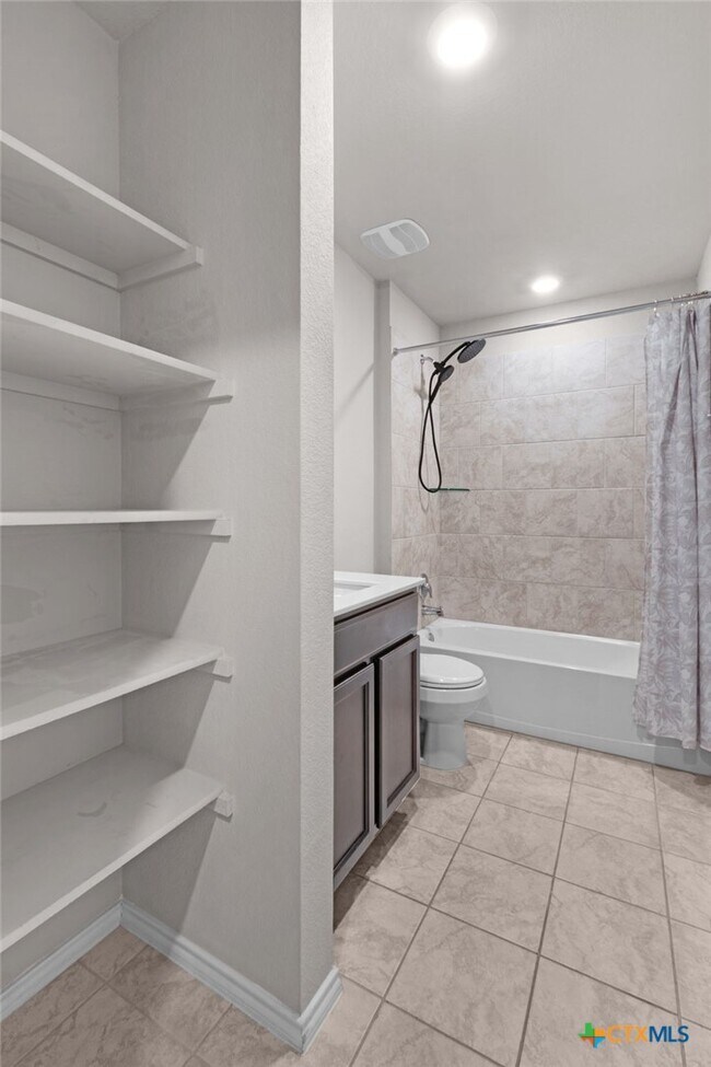 Building Photo - 1321 Lindsey Dr