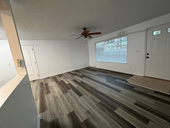 Building Photo - 807 Poplar St