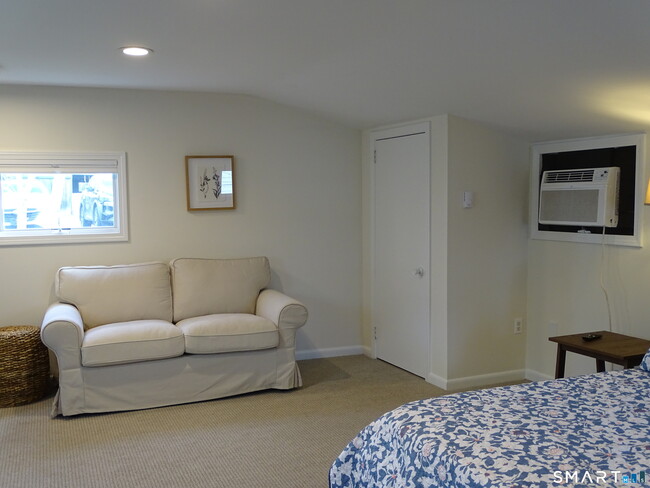 Building Photo - 81 Church St