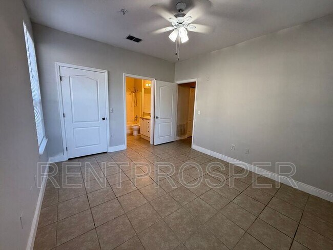 Building Photo - 3379 S Kirkman Rd