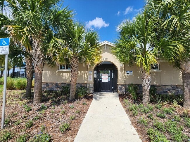 Building Photo - 708 Griffon Ave