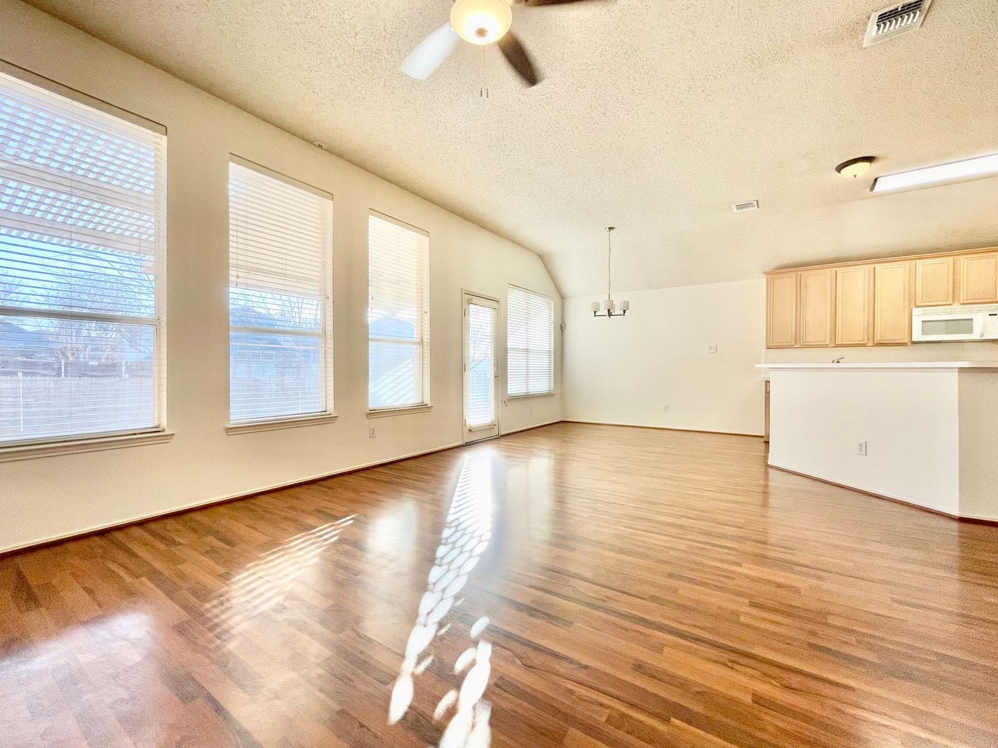 Building Photo - 9711 Saddle Dr