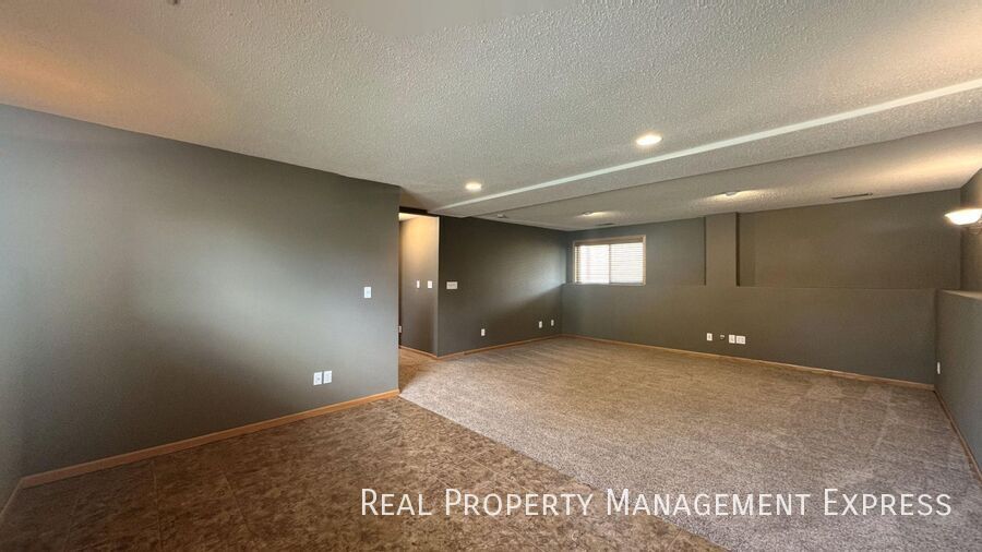 Building Photo - 4 Bedroom 2 Bathroom Home for Rent