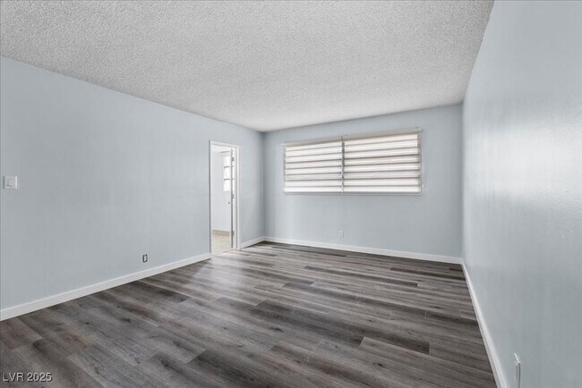 Building Photo - 1700 Rexford Dr