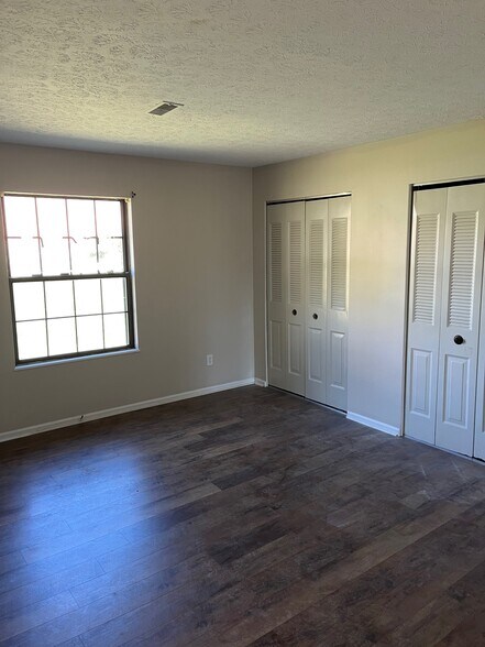 Building Photo - 1014A Windview Pl