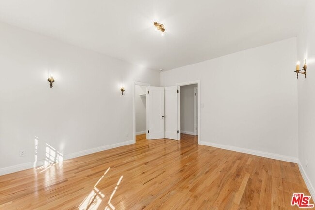 Building Photo - 123 N Orange Dr