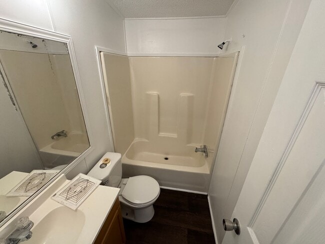 Building Photo - Doublewide in Princeville - Private locati...