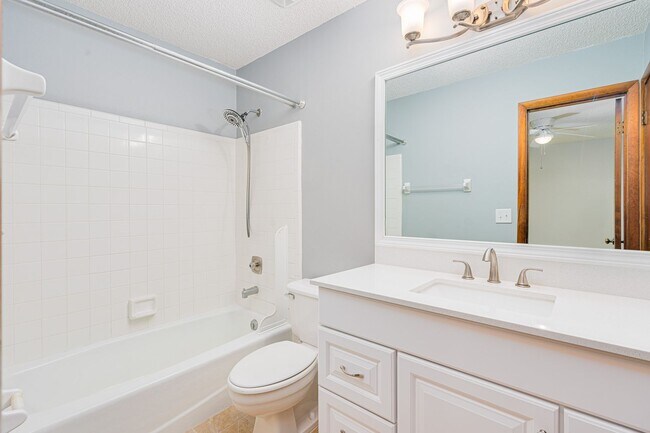 Building Photo - Townhome in the heart of Ormond Beach
