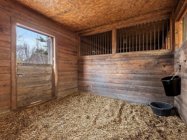 Building Photo - 281 Brooks Station Rd