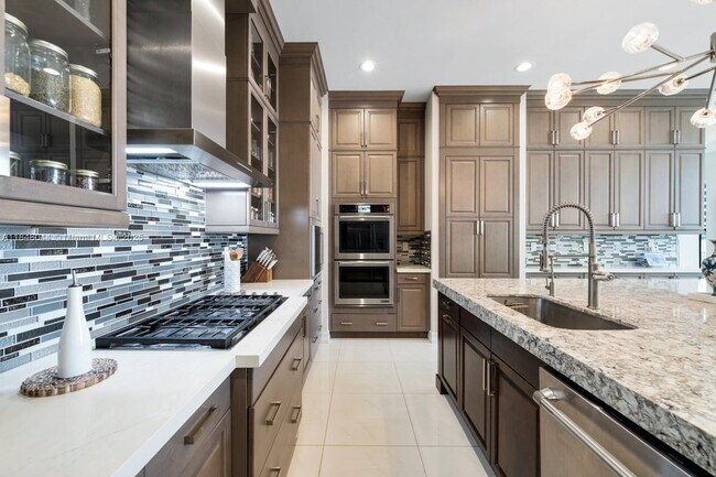 Building Photo - 8545 Watercrest Cir E