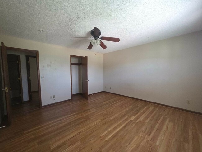 Building Photo - 1379 Parkside Dr