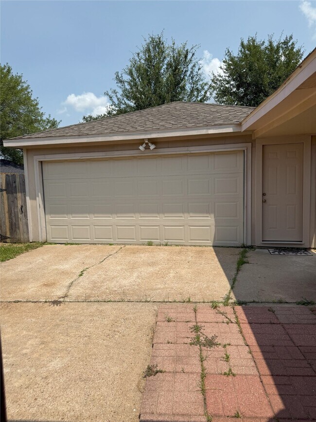 Building Photo - 21430 Park Green Dr