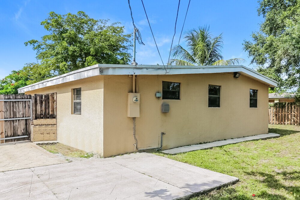 Building Photo - 3880 Jackson Blvd