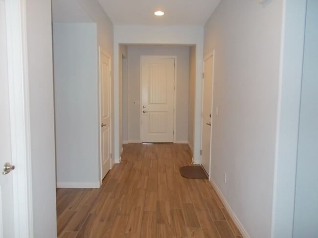 Building Photo - 1401 Cattail Falls St