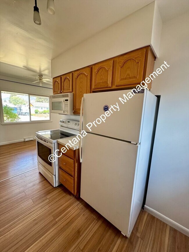 Building Photo - 2 Bedroom House on the Flats with a finish...