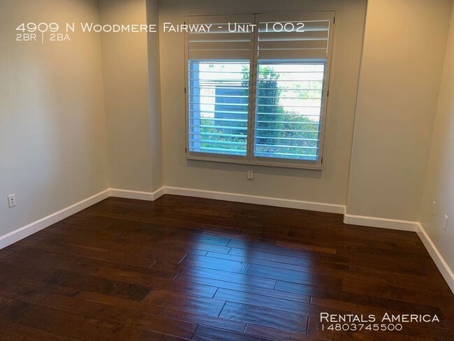 Building Photo - MOVE IN SPECIAL