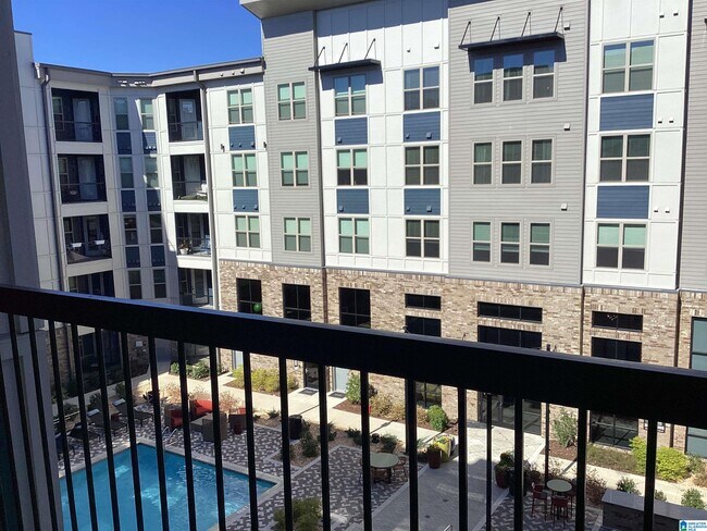 Building Photo - 3560 Grandview Pkwy