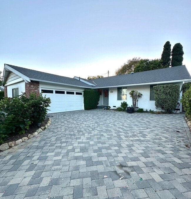 Primary Photo - Beautifully updated 4 bedroom home in Gole...