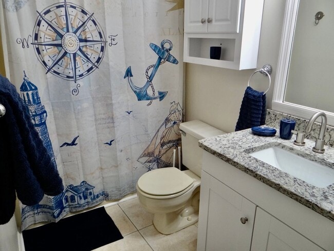 Building Photo - Beautifully Remodeled and Furnished Rental...