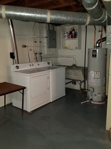 Washer/Dryer - 415 N 7th St