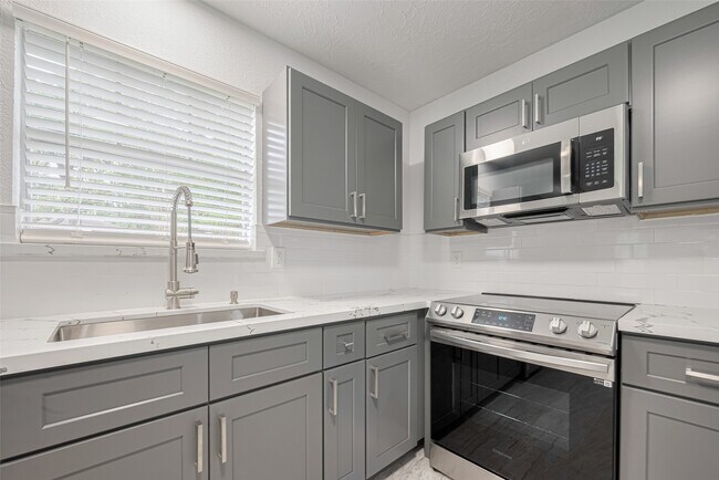Building Photo - 5303 Lookout Mountain Dr