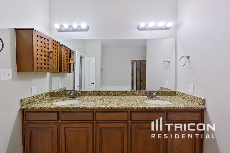 Building Photo - 4120 Comanche Dr