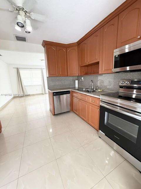 Building Photo - 4871 SW 24th Ave